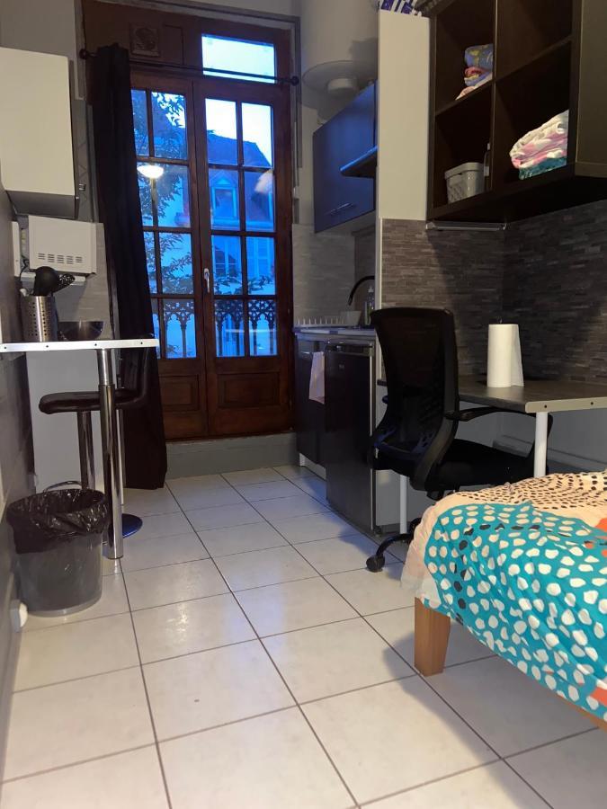 Emplacement Ideal : Studio Au Coeur De Dijon Disponible En Location Exterior foto